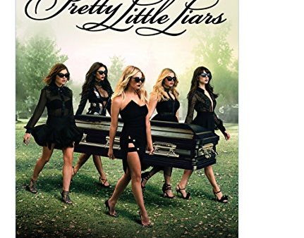 PRETTY LITTLE LIARS: SEASON 6 Fashion